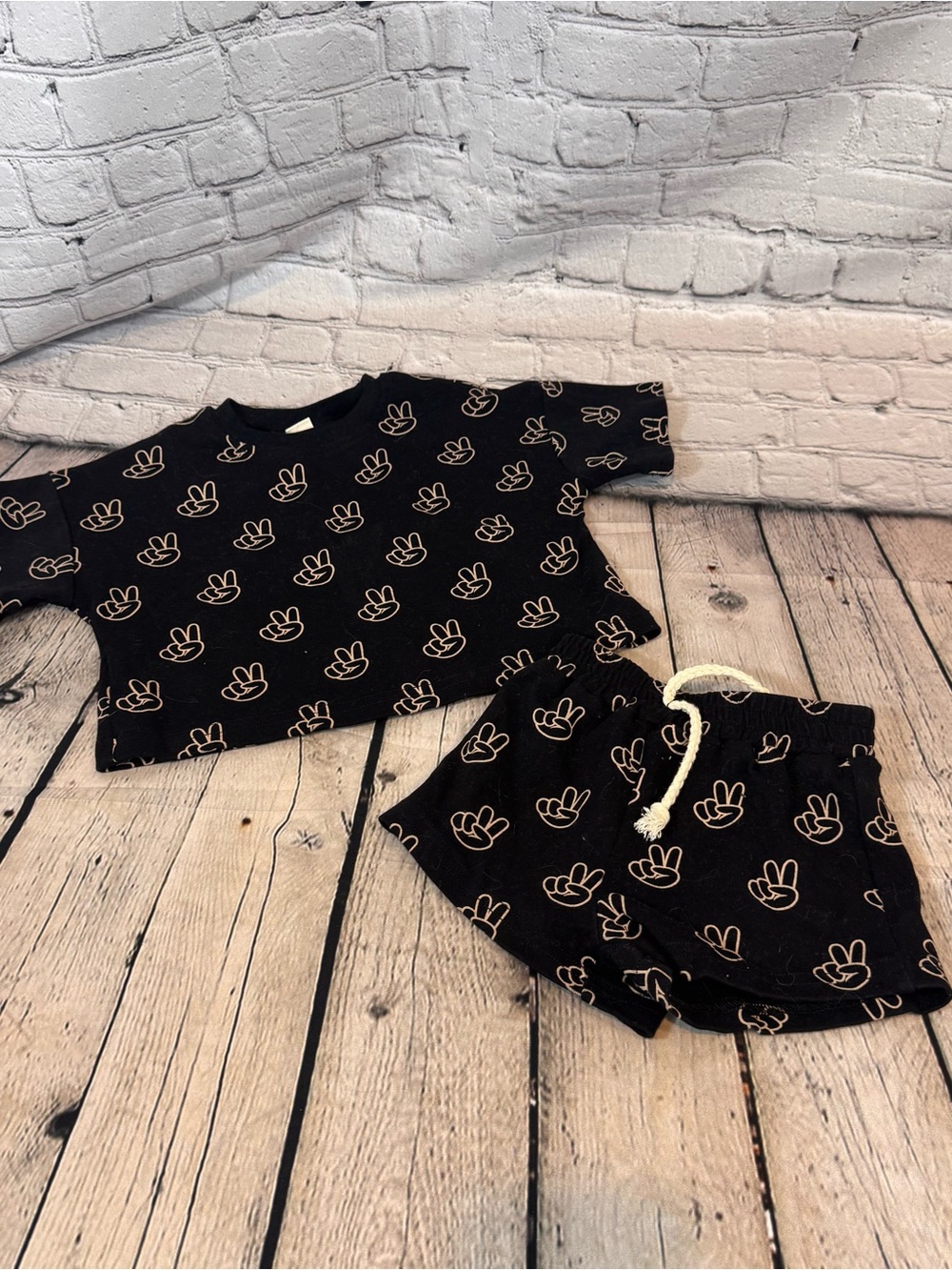 Lucky Panda Kids Peace Sign Baby Daywear Set